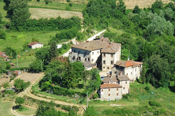 Castle in the hamlet of Salutio – Arezzo countryside